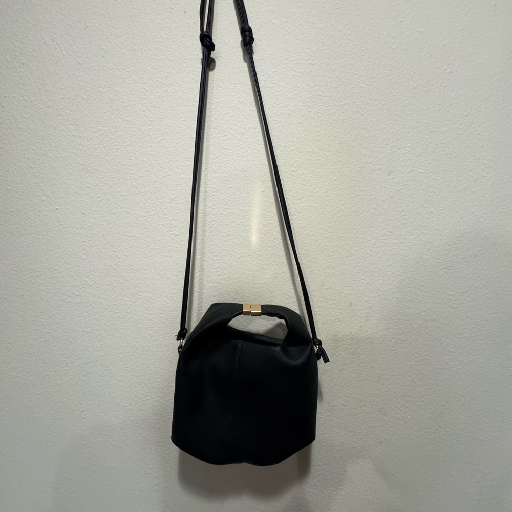 Elegant Black Faux Leather Crossbody Bag